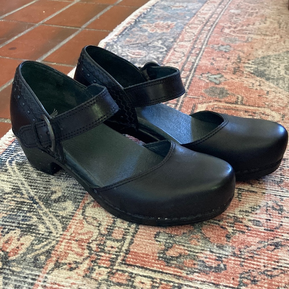 Dansko MaryJanes black size 38, gently used condition, 2 inch heel